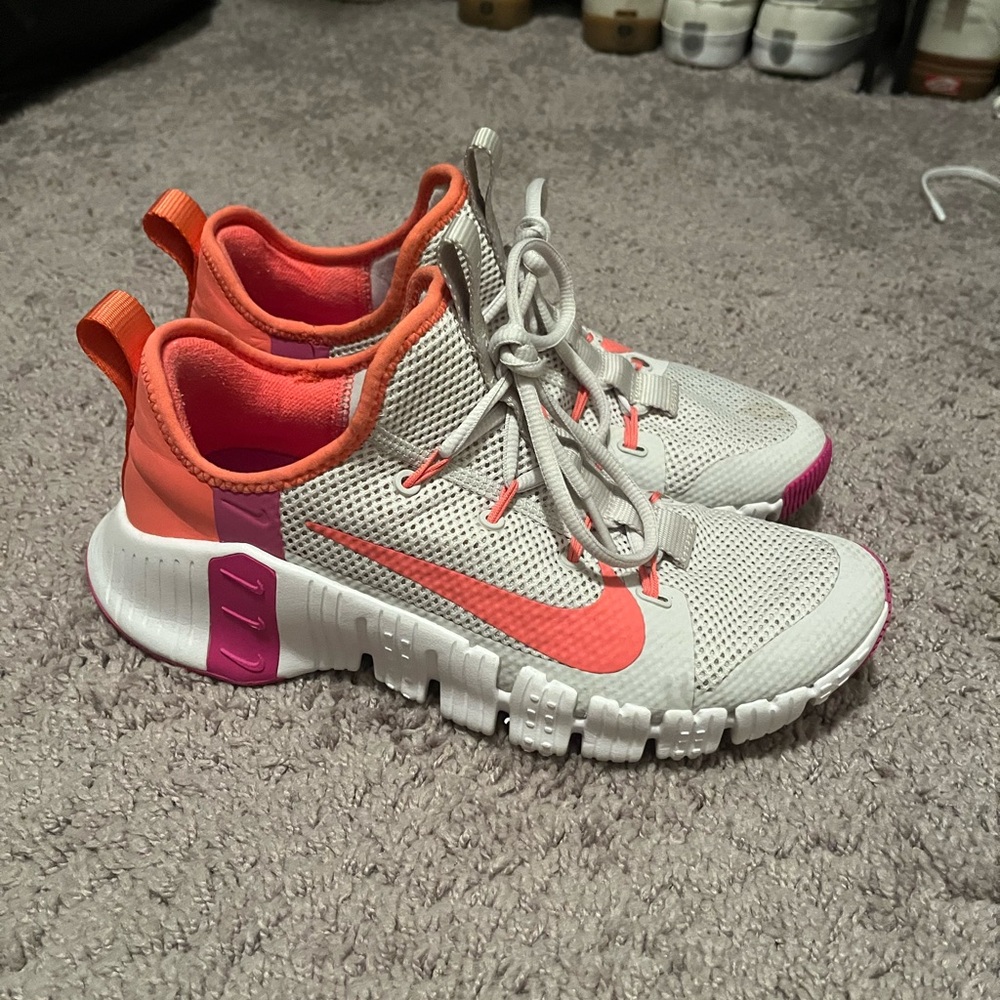 Nike Metcons White and Pink Sneakers with Modern Design
